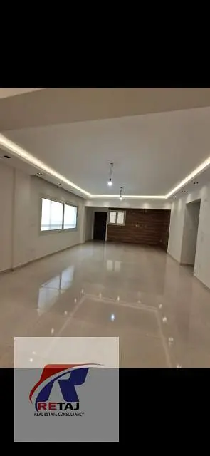 شقة للإيجار بالحي الثاني التجمع الخامس 280م