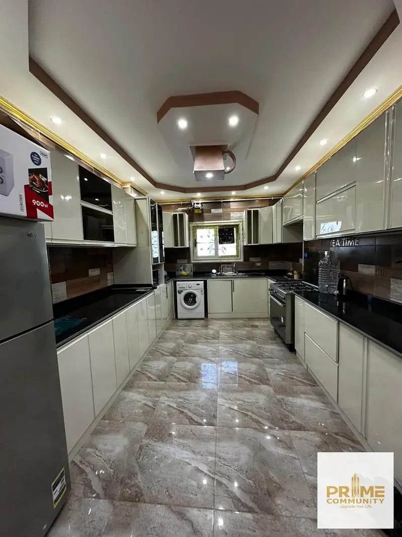 Furnished 250sqm apt with AC & appliances in Zayed Heights, Sheikh Zayed