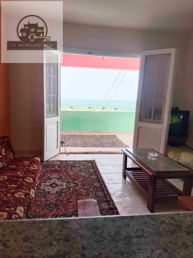 شاليه أبيض فوق الميه على البحر مباشرة بالبيطاش العجمي
