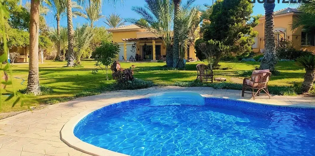فيلا للايجار اليومي بجوار مطار سفنكس