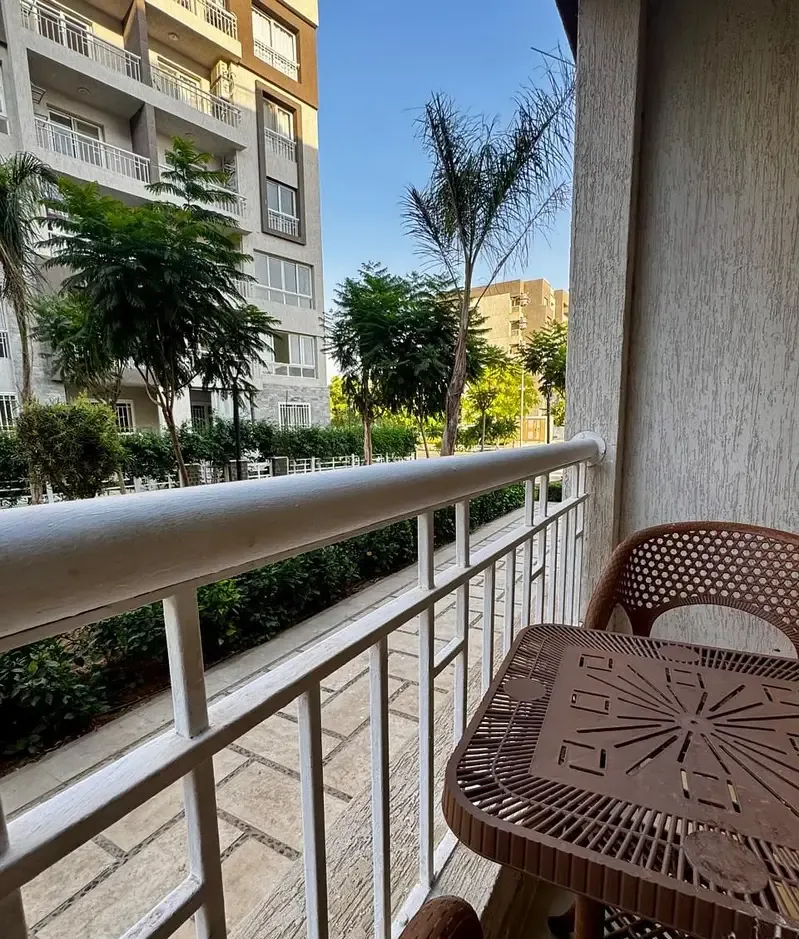 Ground floor apartment with garden, 110 sqm, for daily rent in Madinaty B12