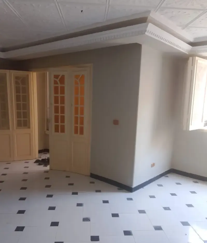 150sqm apartment for rent on Tersa main street