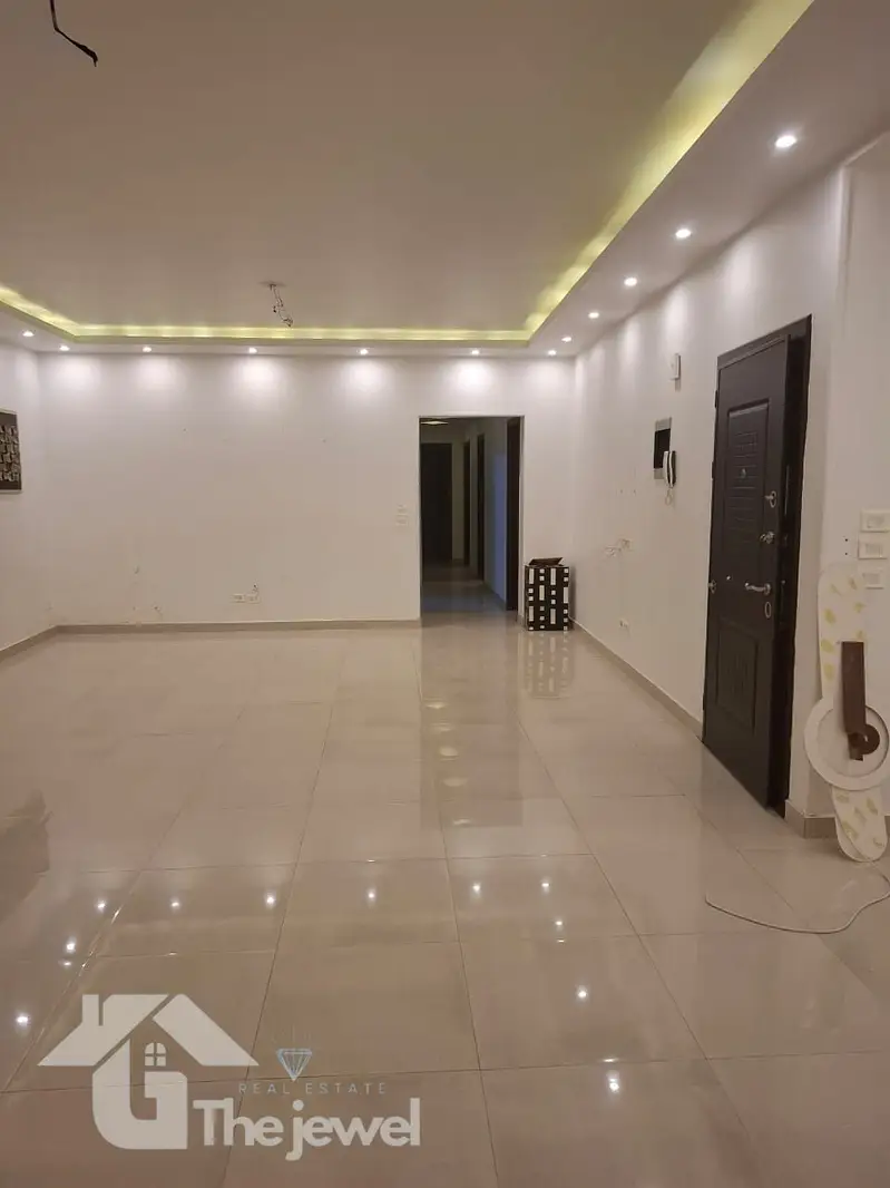 شقة للإيجار بفيلات البنفسج دور ثالث سوبر لوكس