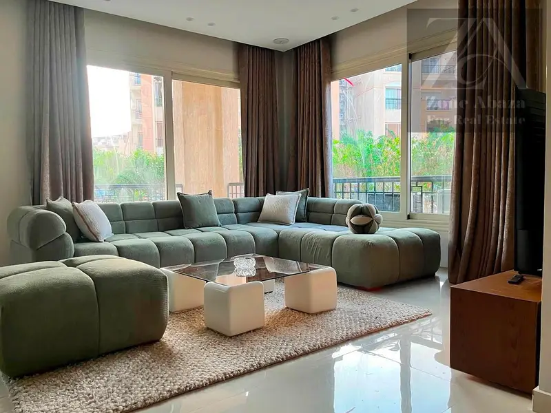 Furnished ground floor apartment with garden, ultra super lux in Stone Residence - Katameya