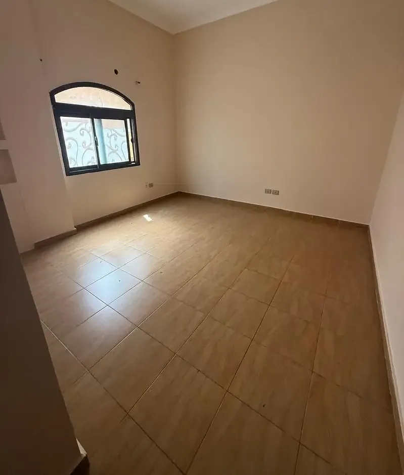 شقة للإيجار في الحي الخامس
