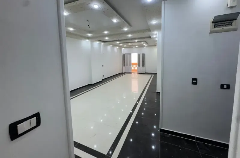 شقة ١٣٥م سوبر لوكس للإيجار في بيانكي، البيطاش - الإسكندرية
