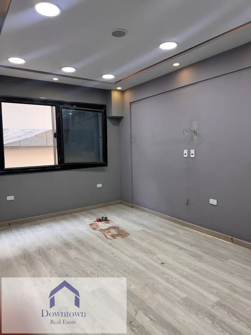 عيادة للايجار في مول داون تاون