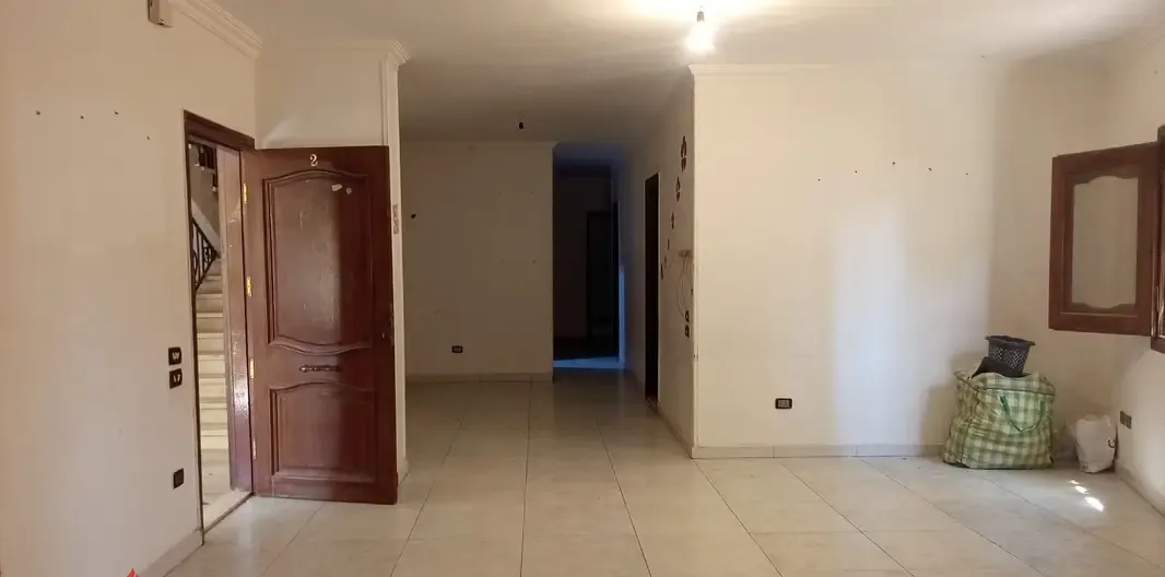 شقة للايجار بأرقي احياء الشيخ زايد الحي السابع