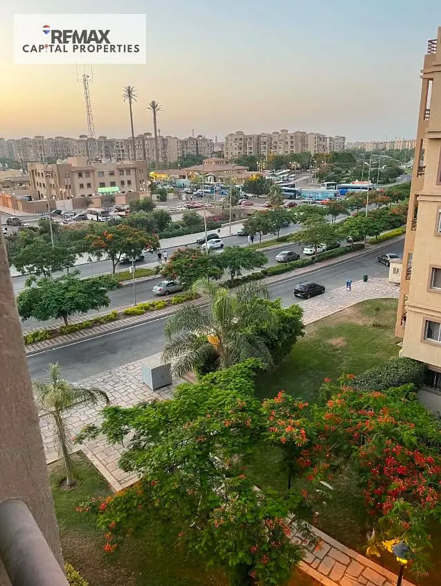 شقة للإيجار بمدينتي 131م موقع متميز بحري