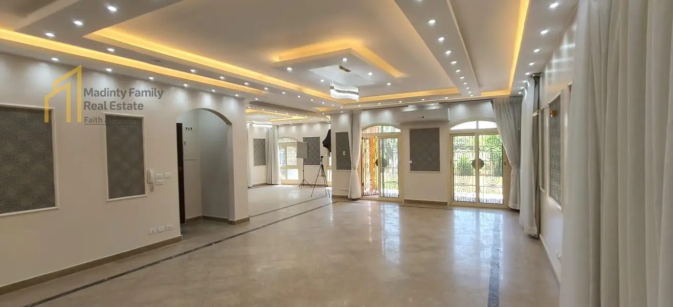 Villa W model, stand alone, view of golf and lakes
