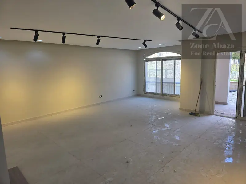 Ground floor apartment with garden for rent in Stone Residence Compound, Katameya