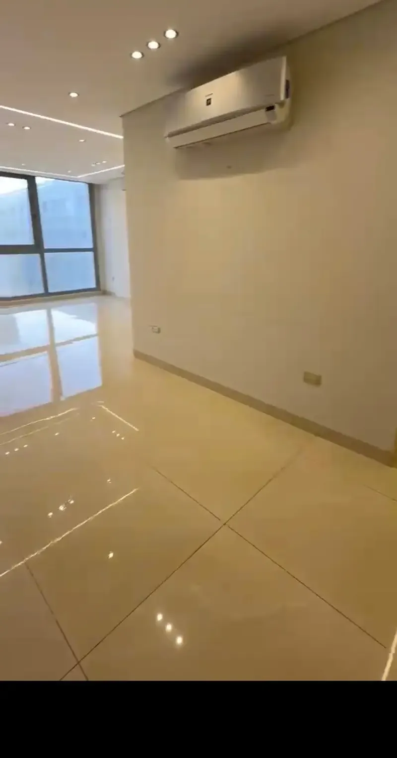 شقة سوبر لوكس بالتكييفات في كمبوند وان قطامية للإيجار
