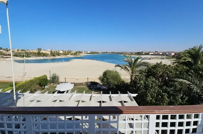 فيلا للإيجار في مارينا 5 أول صف بحيرة رملية