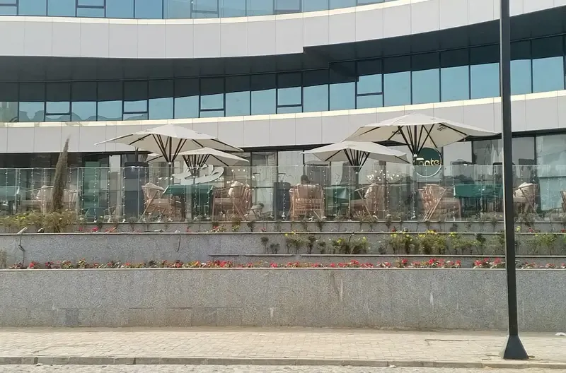 مطعم وكافيه للايجار باقوي موقع بالتجمع 360م