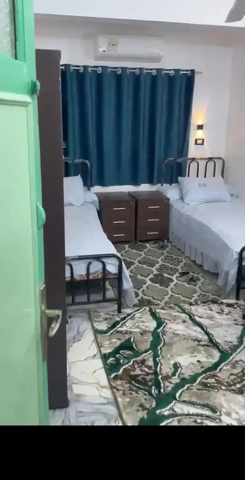 شقة مفروشة ٤ غرف سوبر لوكس أمام مستشفى مجدى يعقوب