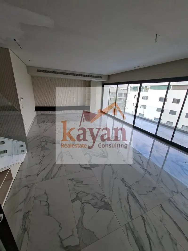 Penthouse for rent with a private pool in Lake View
