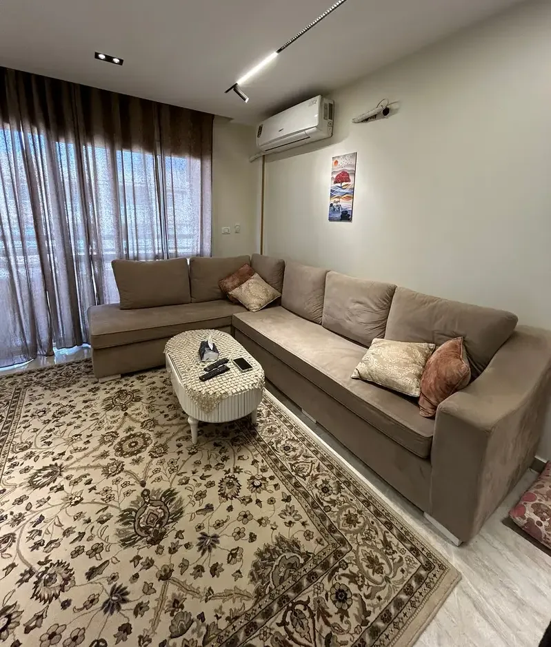 Furnished apartment for rent in Madinaty B6, 5th floor, street and garden view