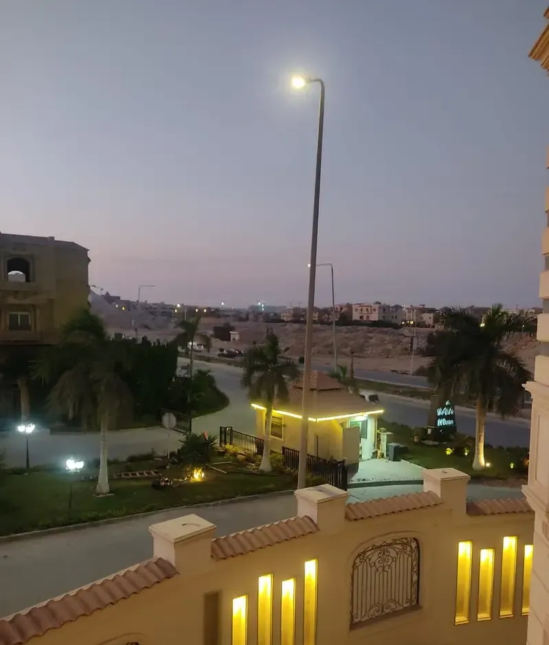 شقة 4 غرف بأفضل لوكيشن في كومباوند